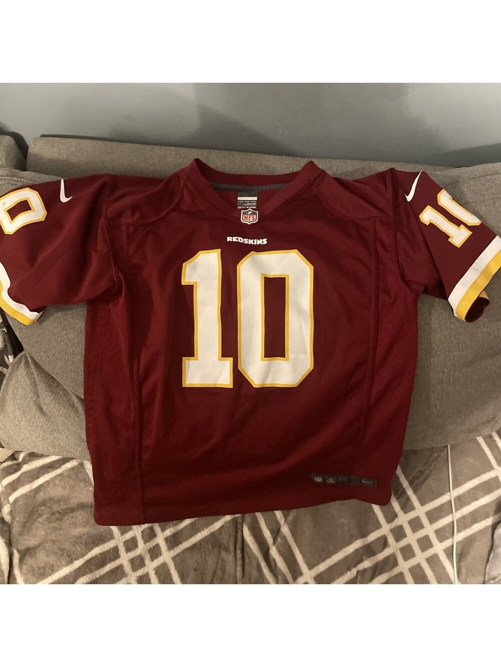 Robert Griffin III Jersey, Size Youth Large, Redskins